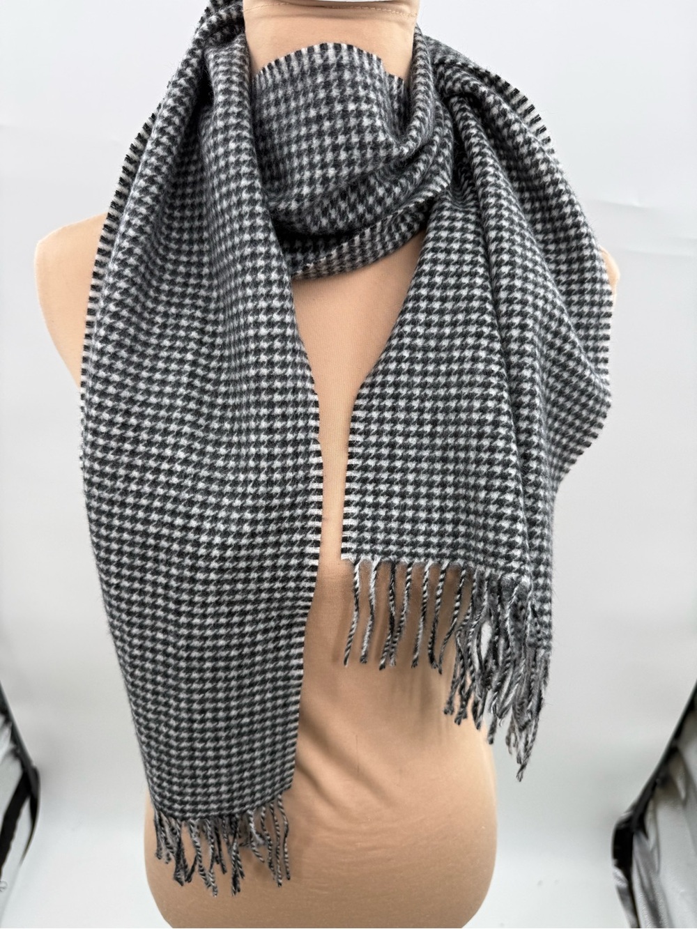 C by Bloomingdale’s 100% Cashmere Scarf Black White Houndstooth Fringe 74”
